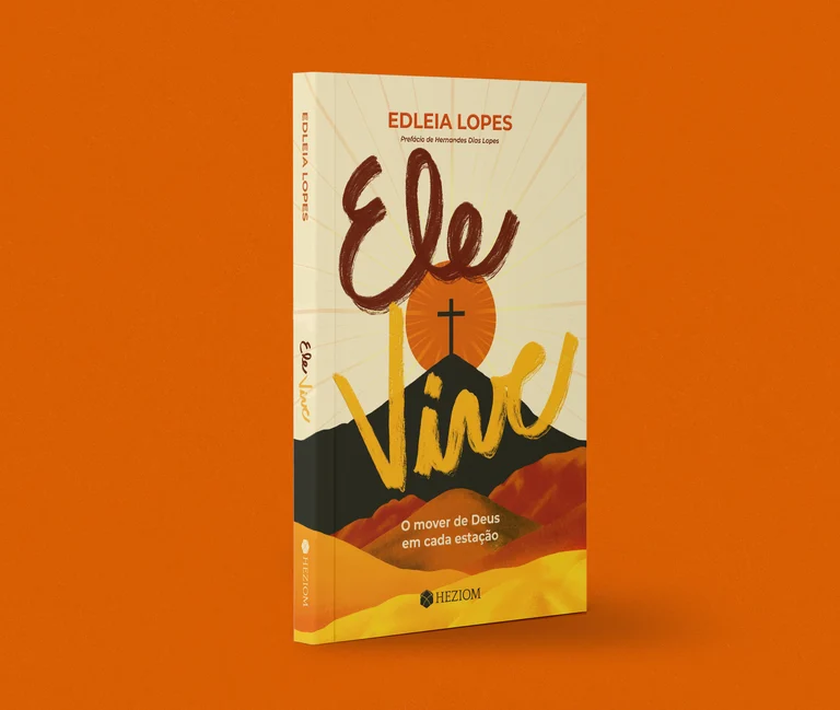 Livro Ele Vive, de Edleia Lopes, em pé e em perspectiva sobre fundo laranja Título: Ele Vive – livro em perspectiva